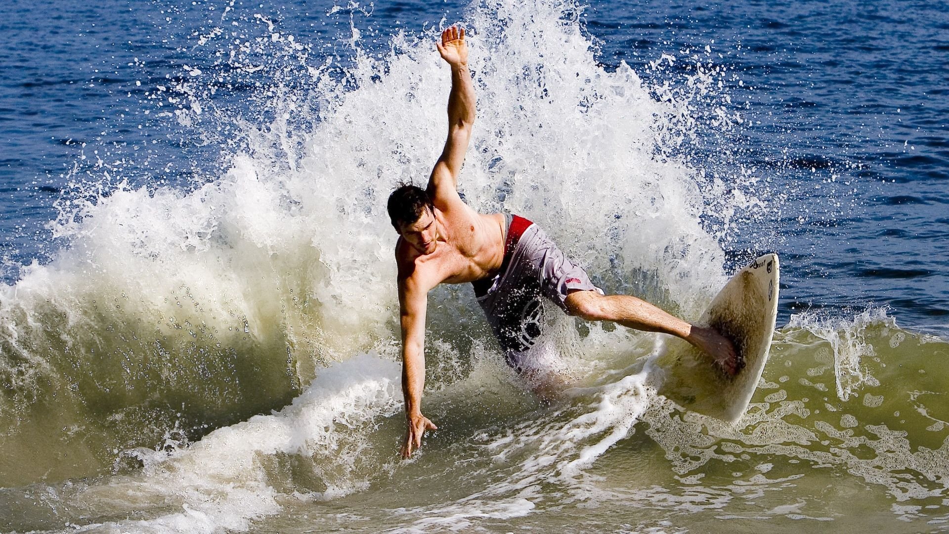 泰国羽毛球大师赛:何冰娇逆转夺冠,泰国羽毛球名将